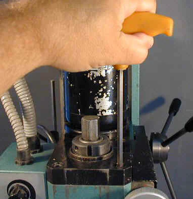 Mounting the motor plate on the table end-plate