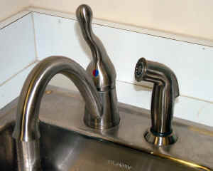 How to Repair a Single-Handle Kitchen Faucet